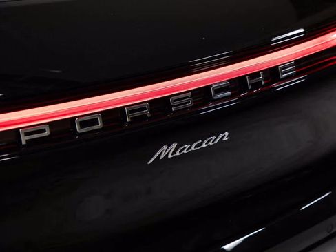 Certified 2025 Porsche Macan image 35