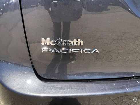 Used 2023 Chrysler Pacifica Touring-L FWD image 23