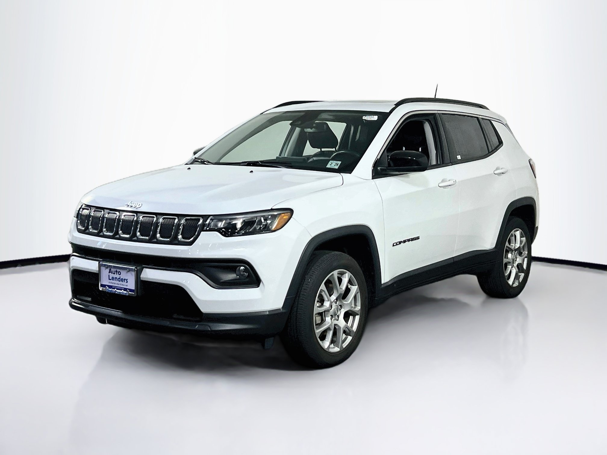 Used 2022 Jeep Compass Latitude w/ Sun and Sound Group AWD/4WD image 1