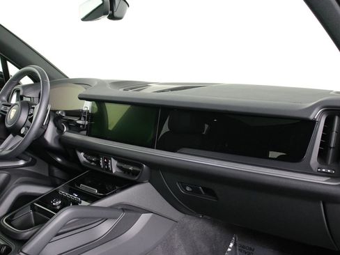 Certified 2025 Porsche Cayenne image 24