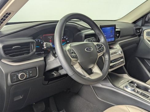 Used 2023 Ford Explorer XLT image 11