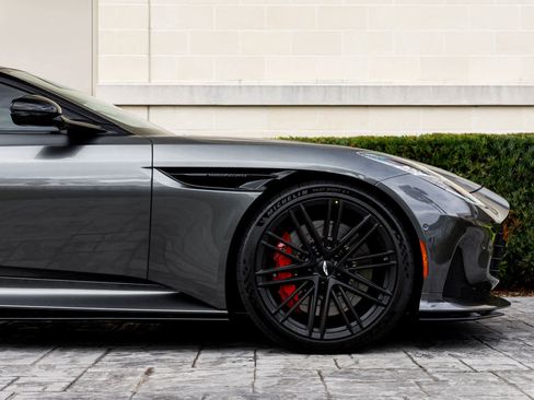 Used 2024 Aston Martin DB12 image 19