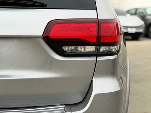 Used 2021 Jeep Grand Cherokee Laredo X image 15