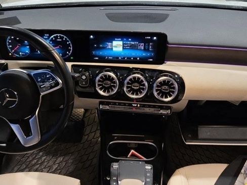 Used 2022 Mercedes-Benz A 220 4MATIC image 4