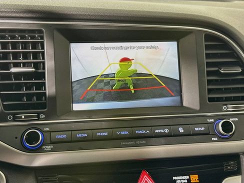 Used 2017 Hyundai Elantra Limited FWD image 5