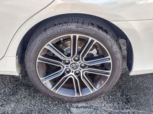Used 2016 Toyota Camry SE FWD image 11
