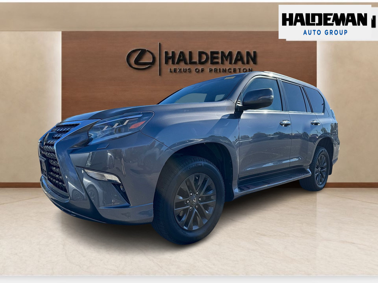 Used 2023 Lexus GX 460 Premium w/ Premium Package AWD/4WD image 2