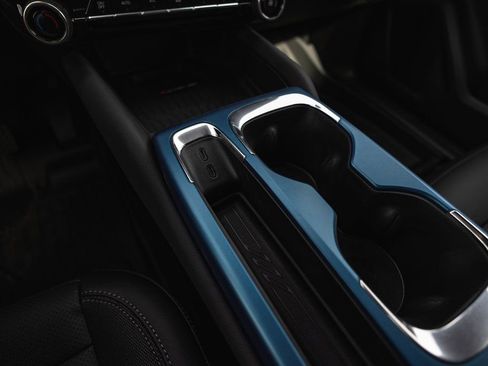 New 2026 Chevrolet Equinox EV LT w/ LPO, Blackout Package image 9