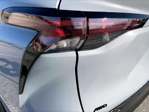 Certified 2024 Toyota Sienna XLE Woodland Edition AWD/4WD image 28