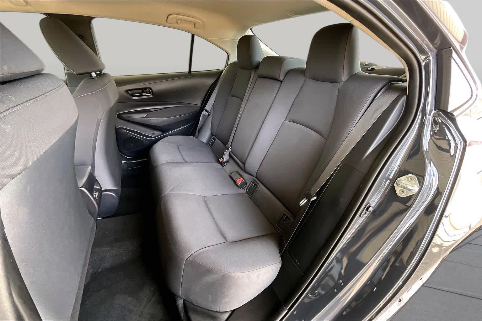 Used 2025 Toyota Corolla LE FWD image 21