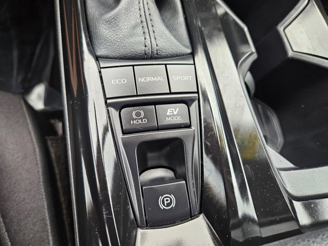 Used 2025 Toyota Camry LE FWD image 33