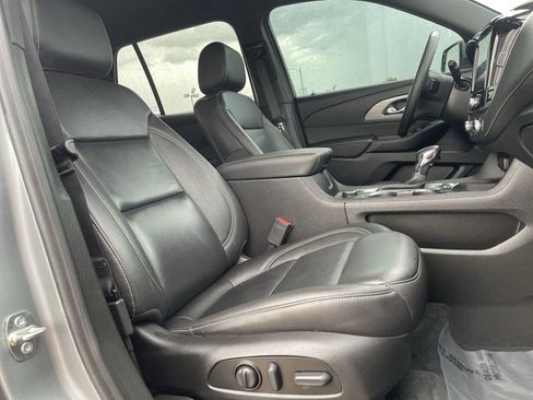 Used 2023 Chevrolet Traverse LT FWD image 27