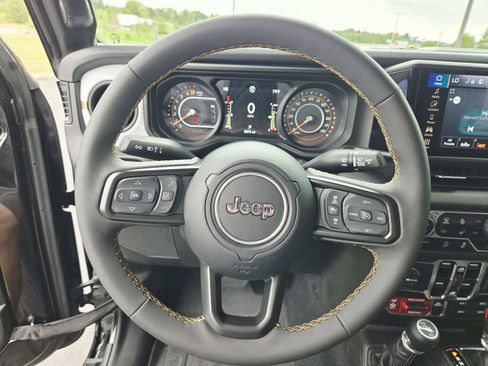 Used 2024 Jeep Gladiator Sport AWD/4WD image 21