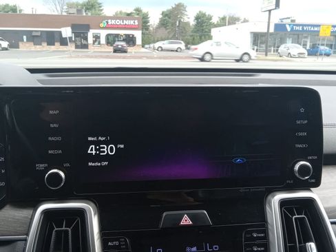 Used 2022 Kia Sorento S image 21