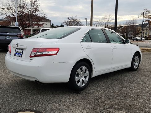 Used 2011 Toyota Camry LE image 4