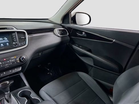Used 2017 Kia Sorento LX w/ LX Convenience Package image 23
