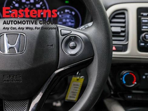 Used 2022 Honda HR-V LX image 16