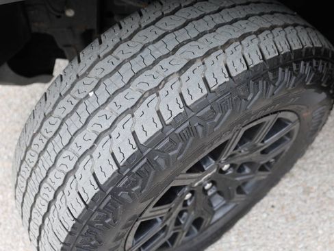 Used 2023 Chevrolet Colorado Trail Boss w/ Technology Package AWD/4WD image 24