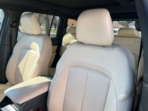 Used 2025 Jeep Grand Cherokee Limited w/ Luxury Tech Group II image 15