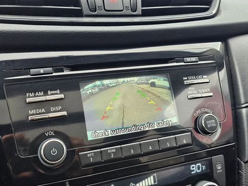 Used 2017 Nissan Rogue SV image 23