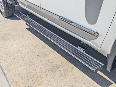 Used 2024 Chevrolet Silverado 2500 High Country w/ High Country Premium Package image 15