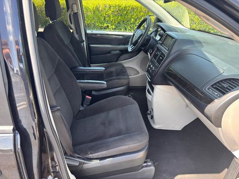 Used 2018 Dodge Grand Caravan SE w/ UConnect Hands-Free Group FWD image 22