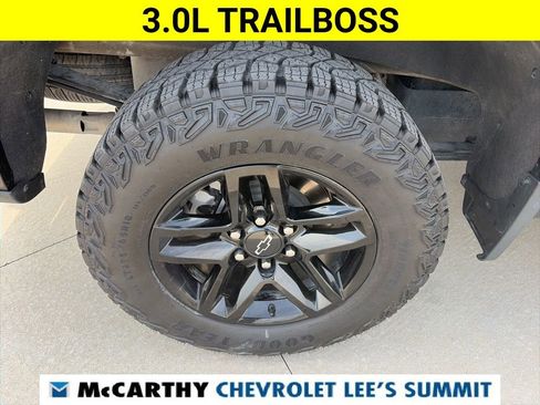 Certified 2024 Chevrolet Silverado 1500 Custom Trail Boss w/ LPO, Dark Essentials Package AWD/4WD image 19
