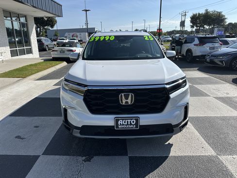 Used 2025 Honda Pilot Elite image 2