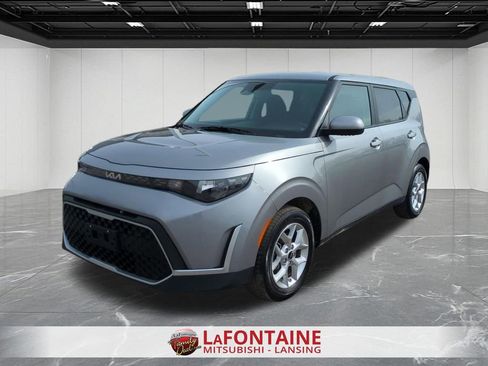 Used 2025 Kia Soul LX w/ LX Technology Package image 4