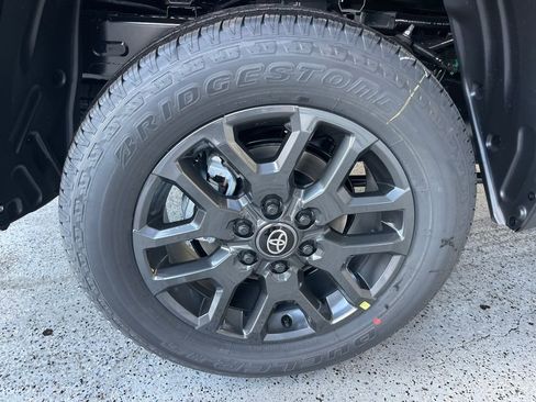 New 2025 Toyota Tundra Platinum AWD/4WD image 32