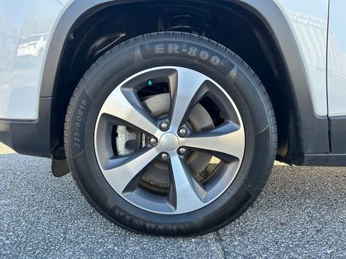 Used 2022 Jeep Cherokee Limited image 10