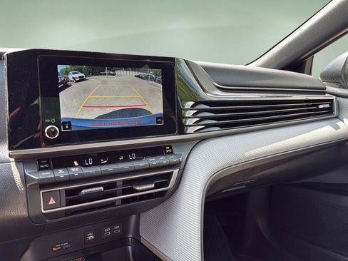 Used 2026 Toyota Camry SE FWD image 27