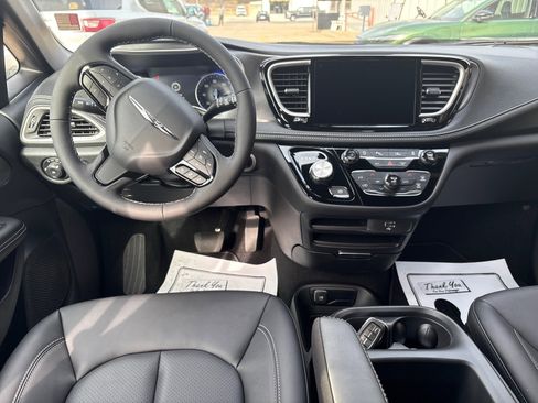 New 2026 Chrysler Pacifica Select w/ S Appearance Package image 6