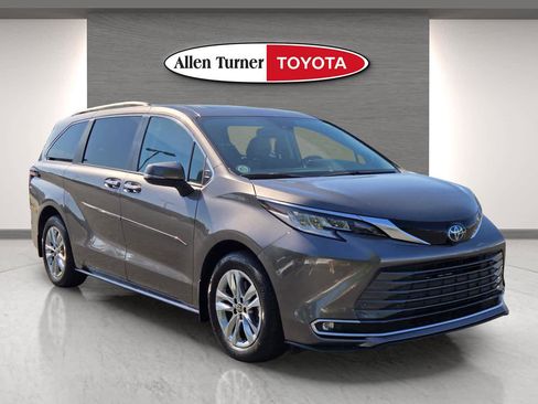 Used 2024 Toyota Sienna Limited FWD image 1