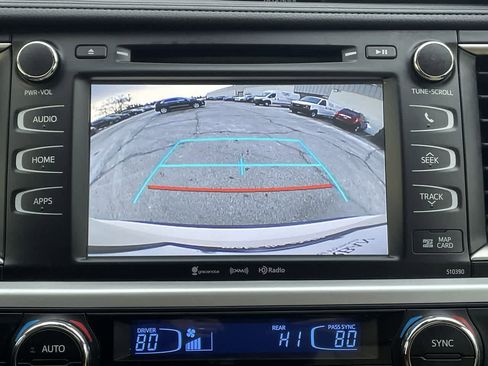 Used 2019 Toyota Highlander XLE image 28