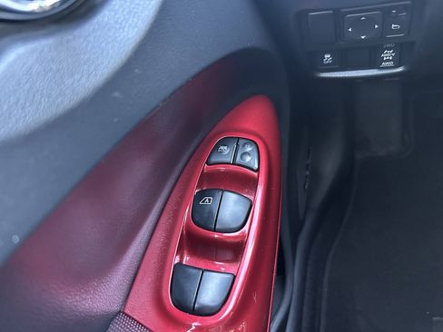 Used 2013 Nissan Juke SL AWD/4WD image 15
