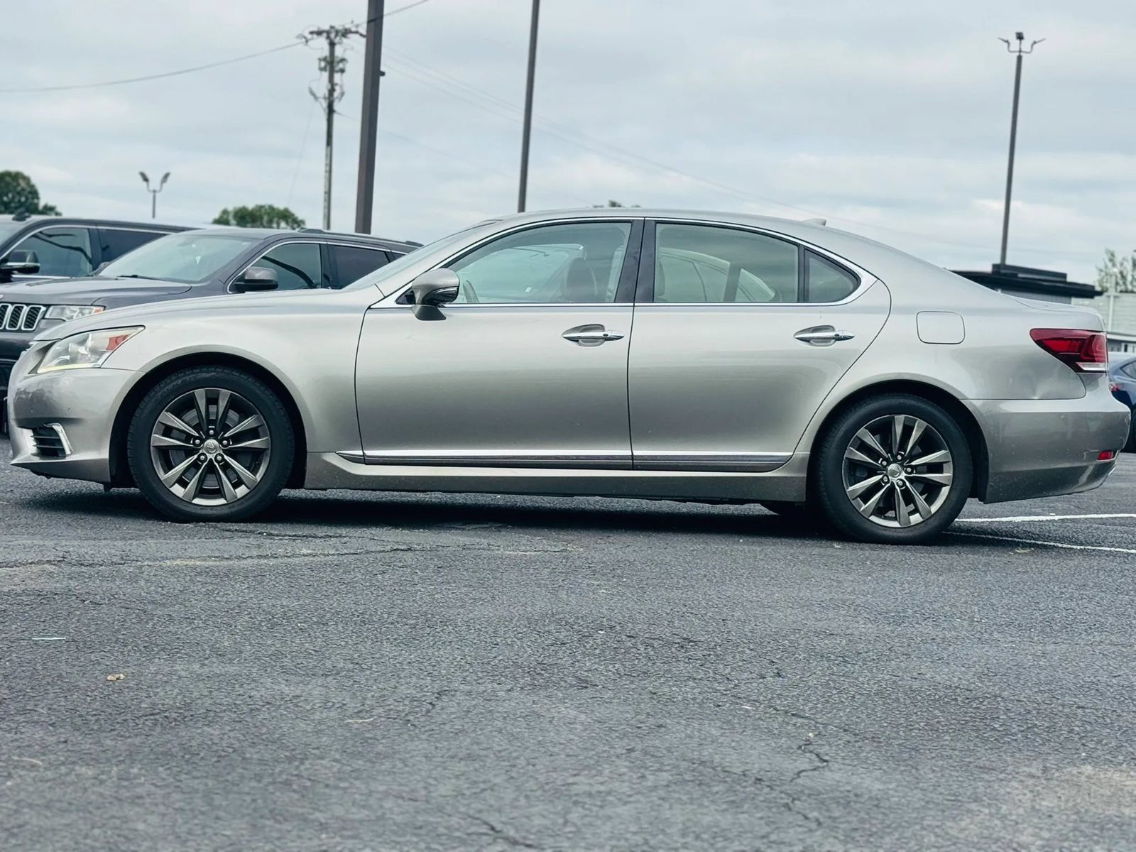 Used 2016 Lexus LS 460 AWD image 4