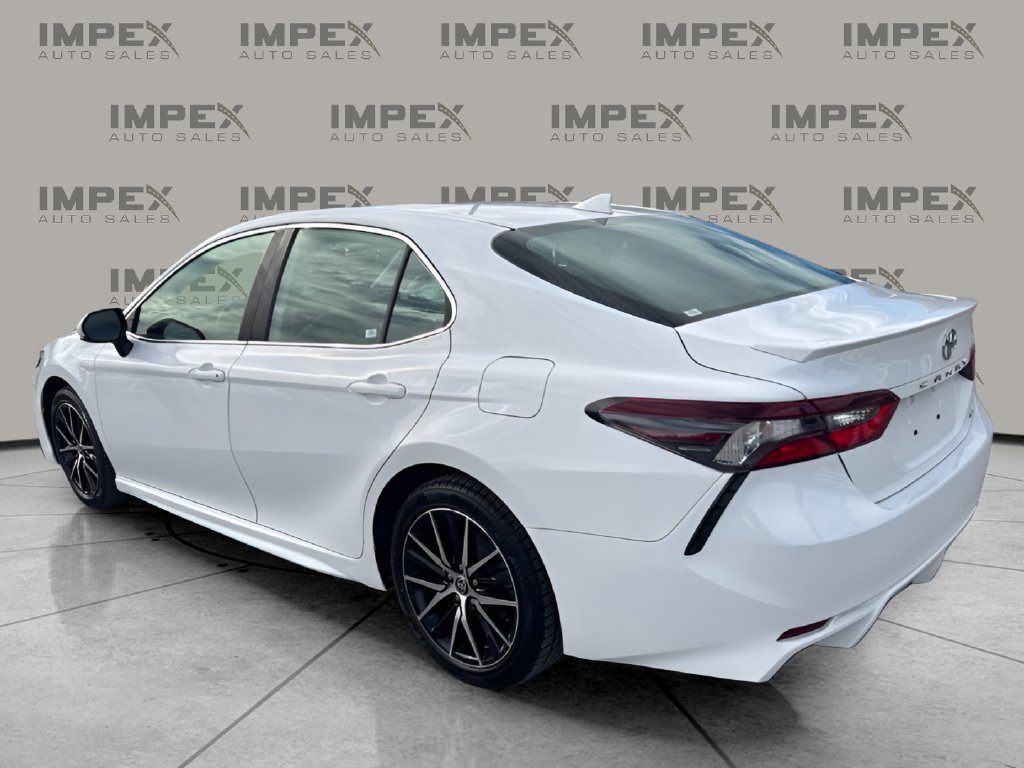 Used 2021 Toyota Camry SE FWD image 3