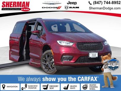 Used 2023 Chrysler Pacifica Touring-L w/ Uconnect Theater Family Group