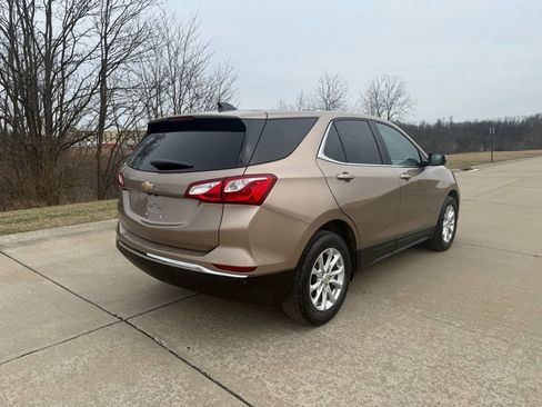 Used 2019 Chevrolet Equinox LT w/ Driver Convenience Package image 3