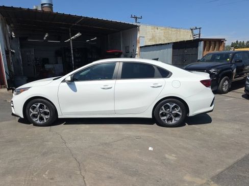 Used 2021 Kia Forte LXS FWD image 4