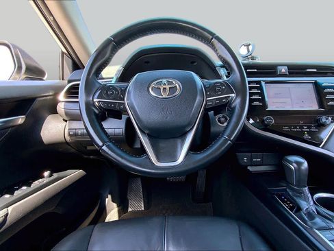 Used 2018 Toyota Camry XSE FWD image 6