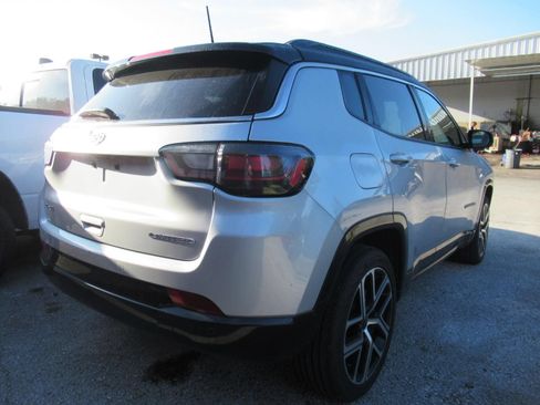 Used 2025 Jeep Compass Limited w/ Elite Group AWD/4WD image 4