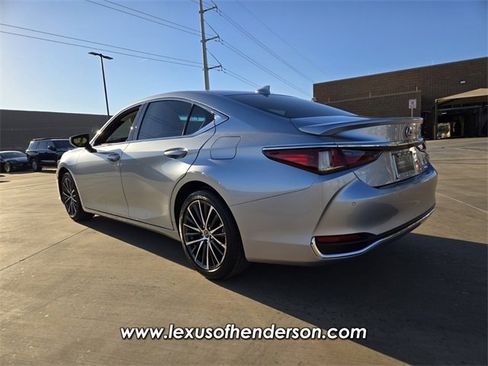 Certified 2023 Lexus ES 300h w/ Premium Package image 5