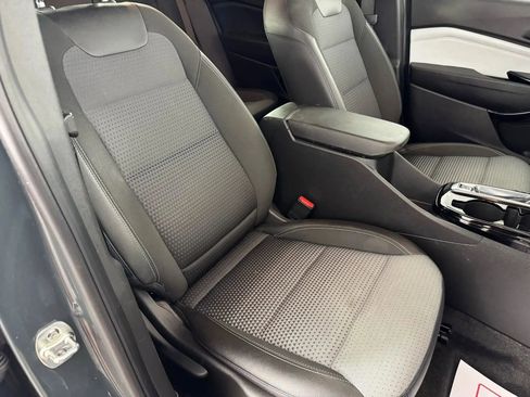 Used 2025 Chevrolet Trax LT image 33