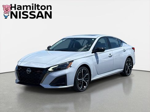 Used 2023 Nissan Altima 2.5 SR w/ SR Premium Package FWD image 5