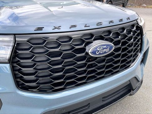 Used 2025 Ford Explorer ST-Line image 29