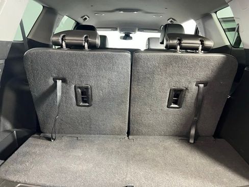 Used 2023 GMC Acadia SLT image 36