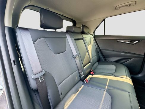 Certified 2025 Kia Niro EX FWD image 30