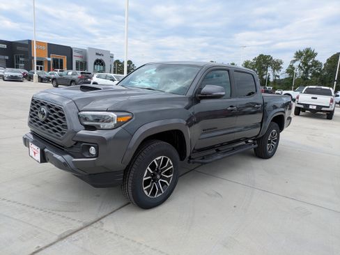 Certified 2023 Toyota Tacoma TRD Sport image 3
